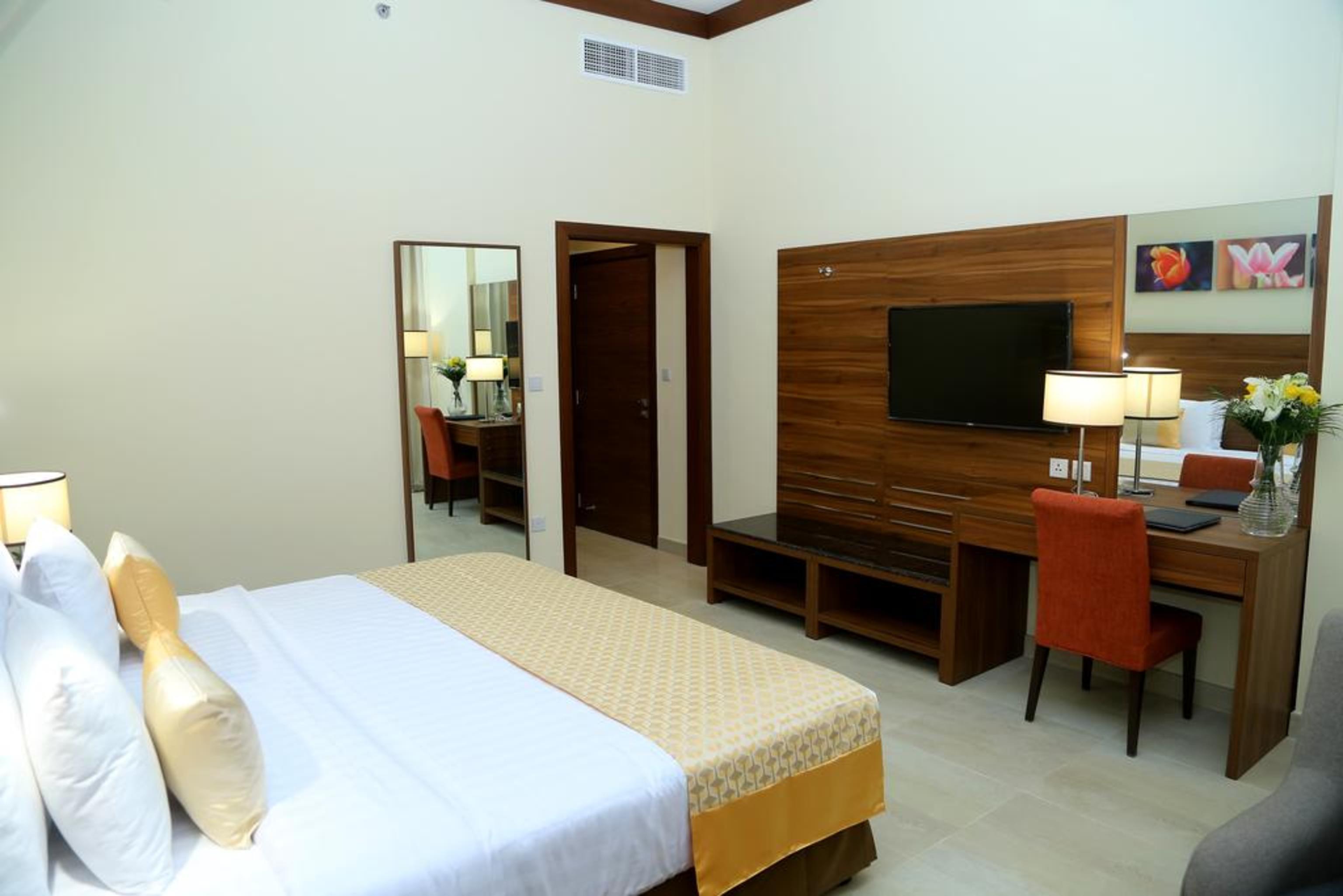 Tulip Al Barsha Hotel Apartment Дубай Экстерьер фото